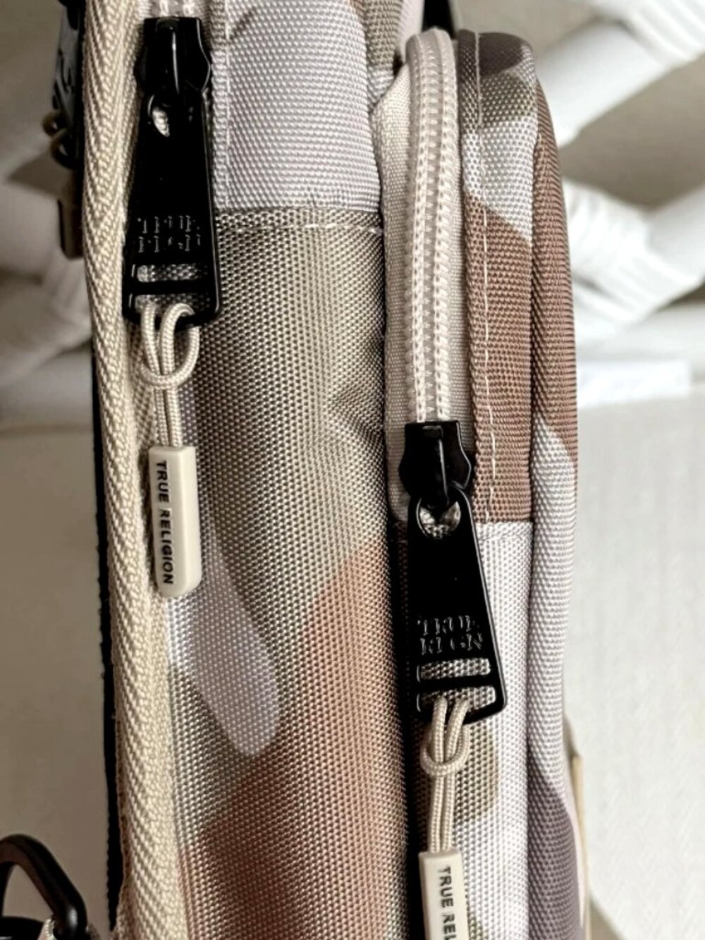 NWT True Religion Pippen Max Men's Camo Sling Bag Crossbody Travel Pack - Picture 16 of 16